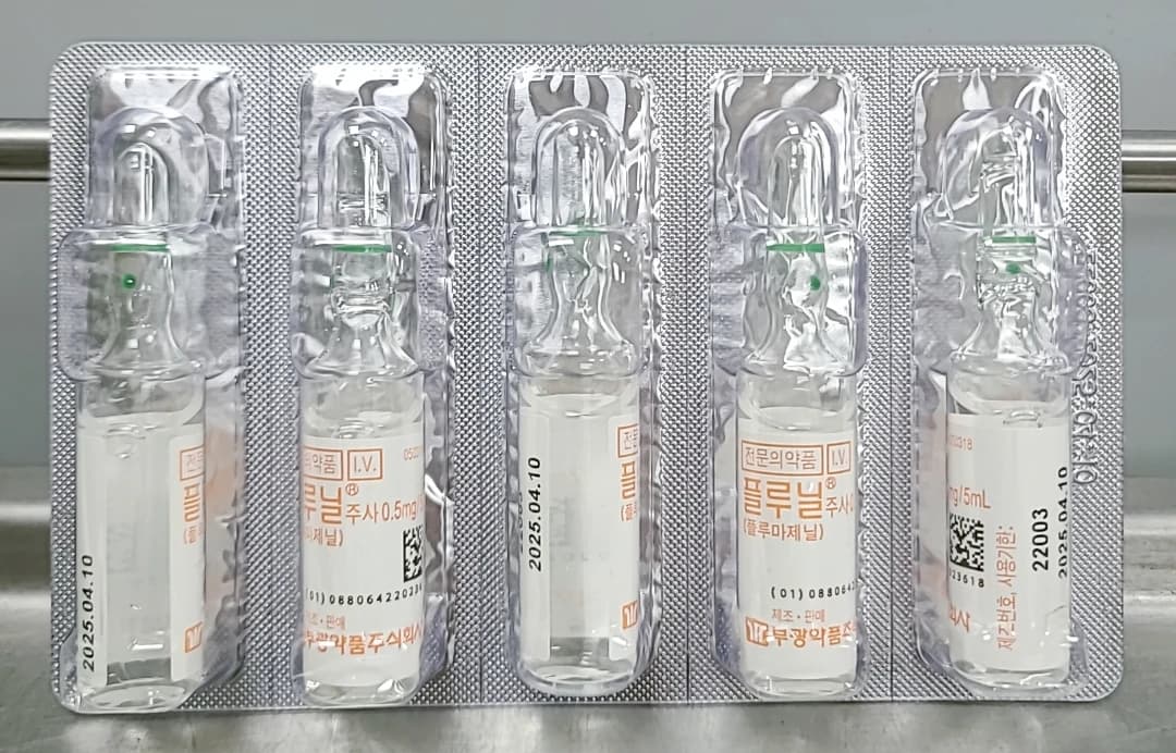 원문에서 길항제를 설명하며 제시한 플루마제닐 계열 약제 사진